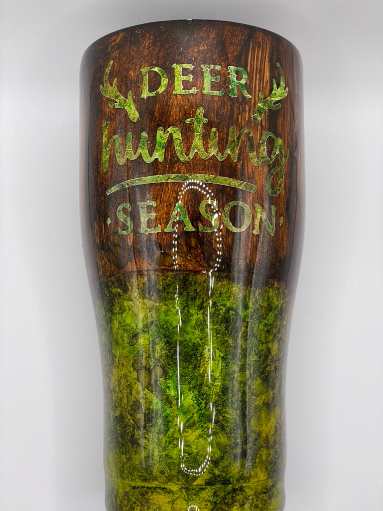 30 Ounce Modern Curve Deer Hunting Themed Cup