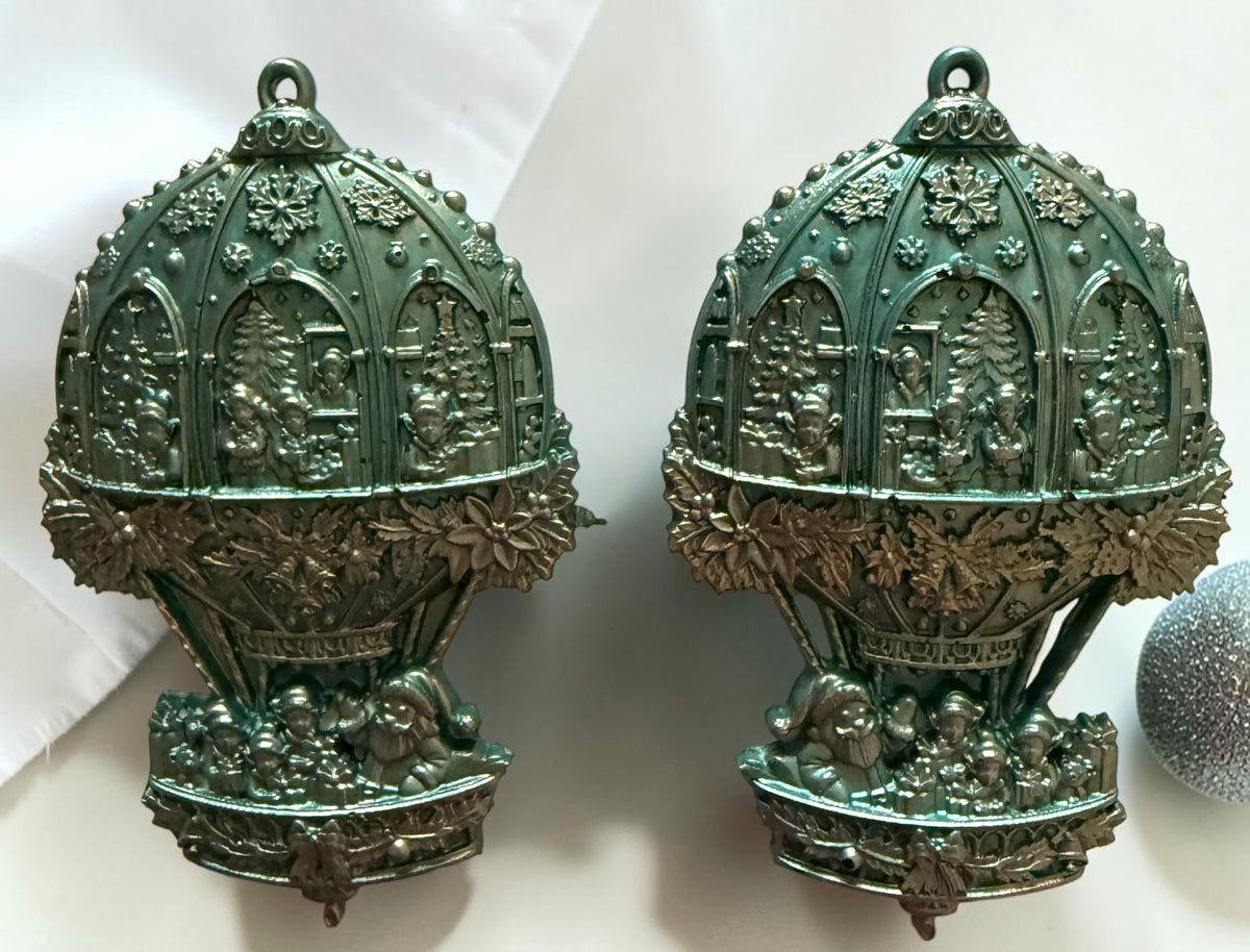 Pair of hot air balloon ornaments or magnets